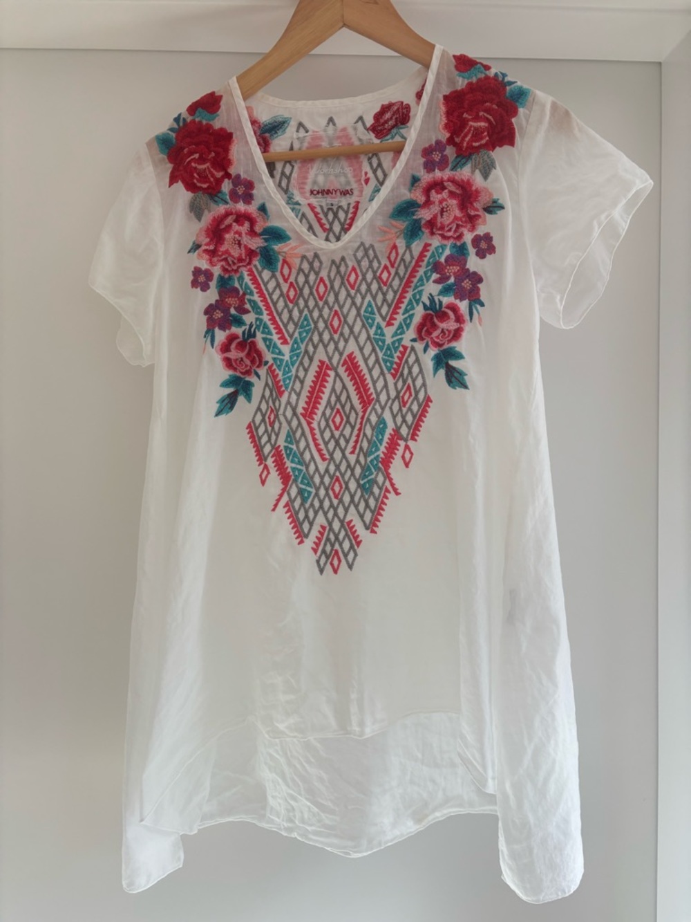 Johnny Was White Embroidered V-Neck Tunic with Pink and Teal Floral Detail Small